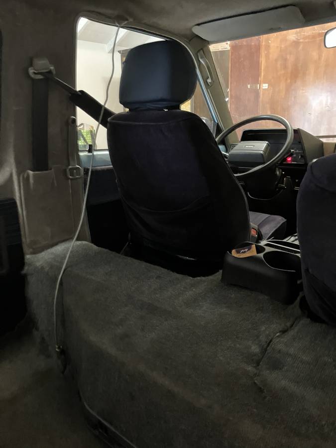Toyota-van-1987-blue-20
