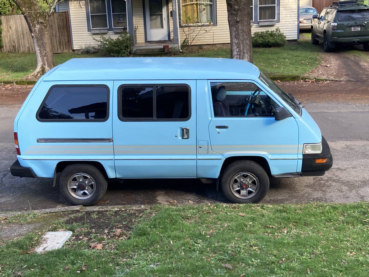 Toyota-van-1987-blue-5