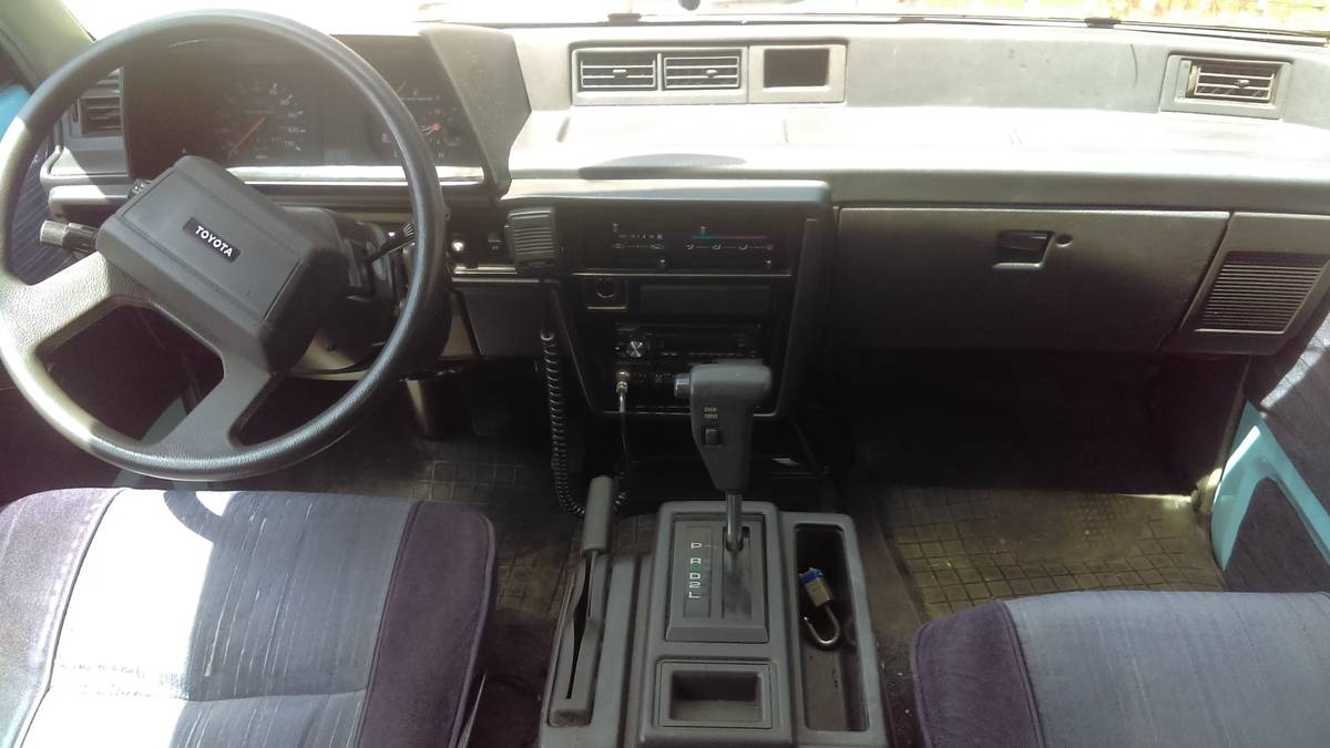 Toyota-van-1987-blue-8