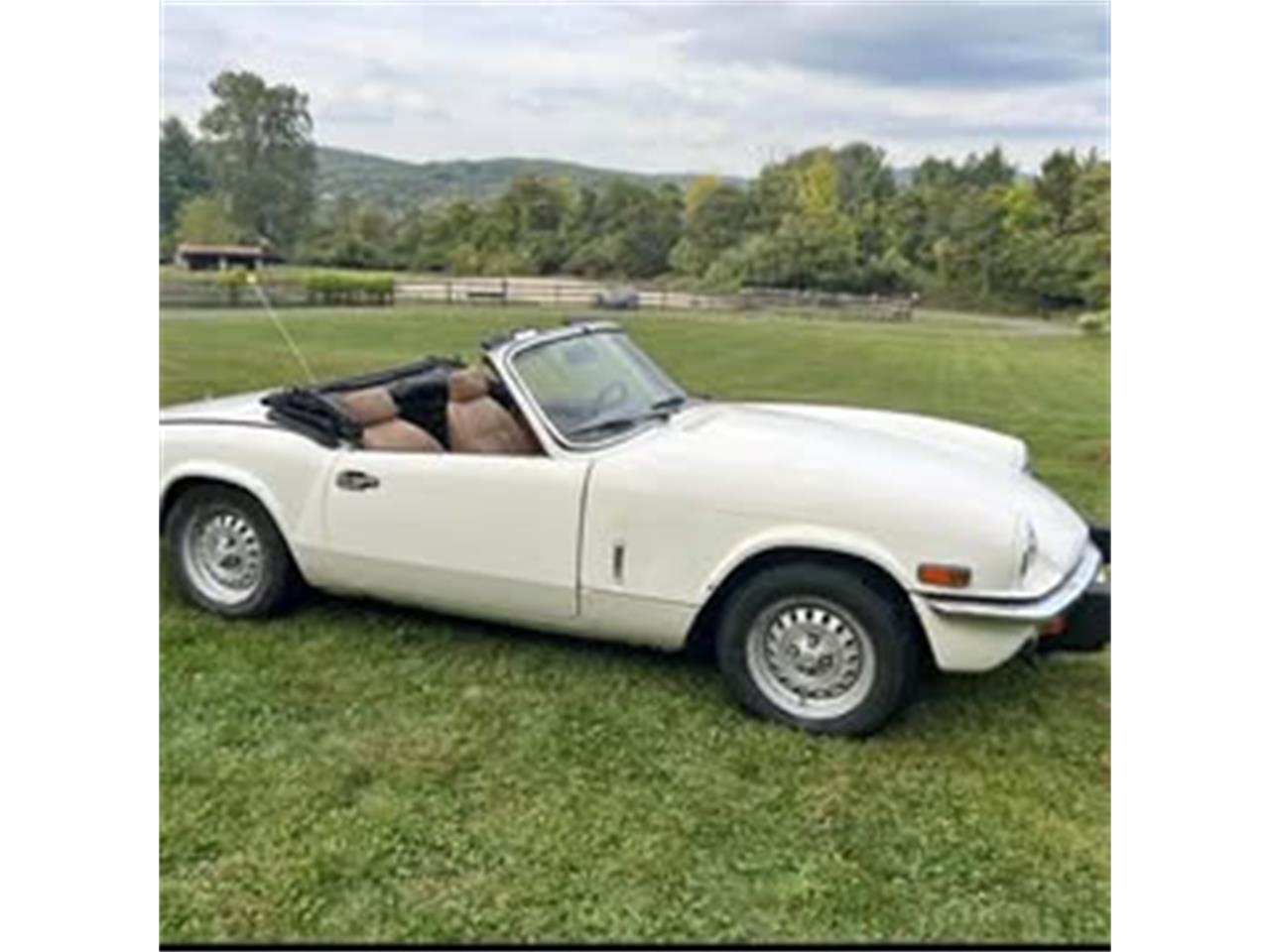 Triumph-1500-1977-white-tan-2