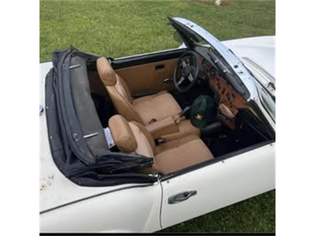 Triumph-1500-1977-white-tan-3
