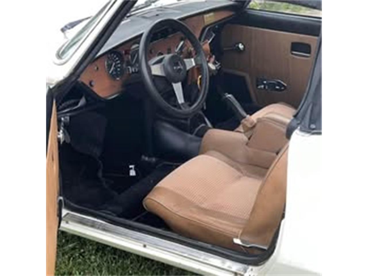 Triumph-1500-1977-white-tan-5