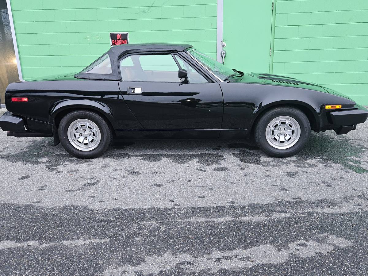 Triumph-1982-black-1
