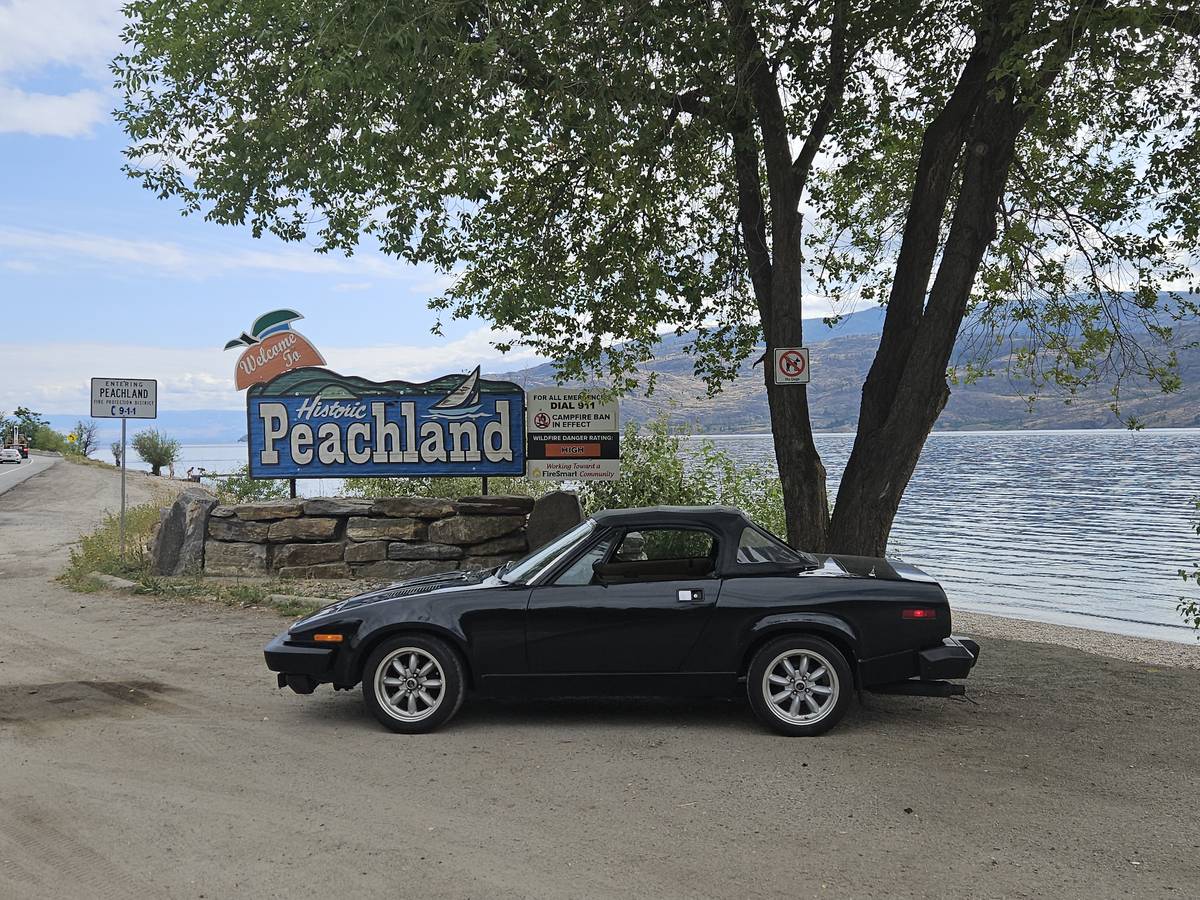 Triumph-1982-black-12