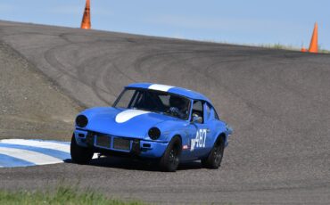 Triumph-GT6-1971-9
