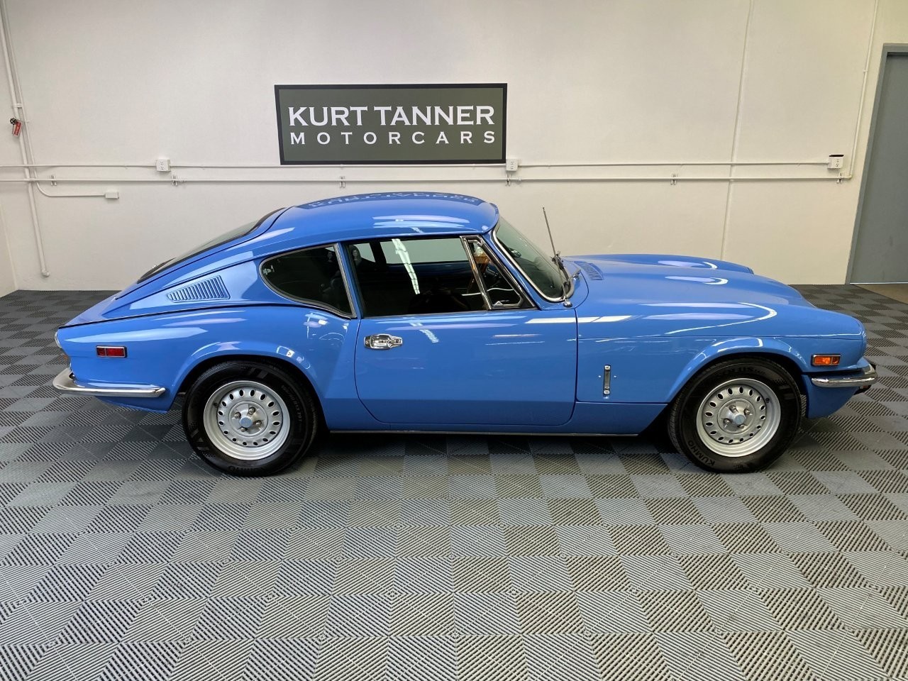Triumph-GT6-1973-Coupe-1