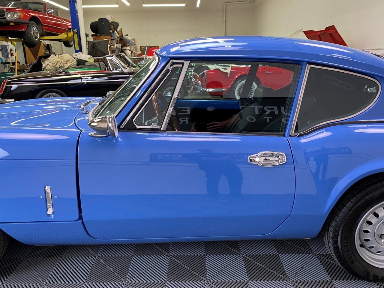 Triumph-GT6-1973-Coupe-12