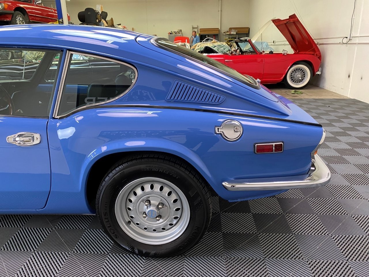 Triumph-GT6-1973-Coupe-13