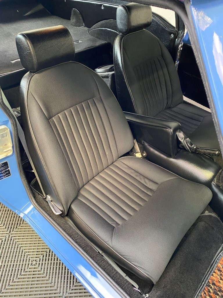 Triumph-GT6-1973-Coupe-21