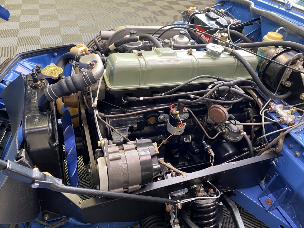 Triumph-GT6-1973-Coupe-31