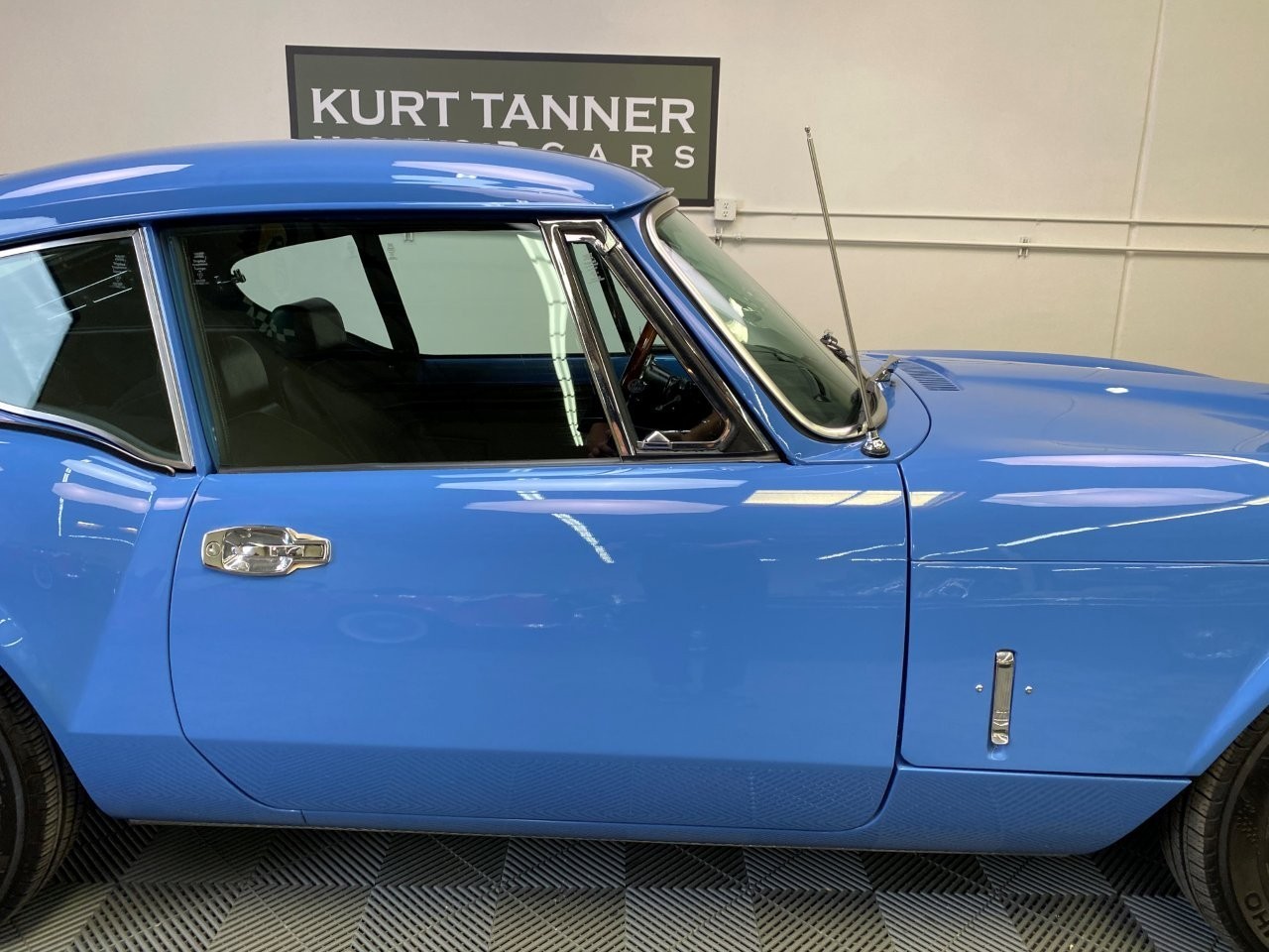 Triumph-GT6-1973-Coupe-9
