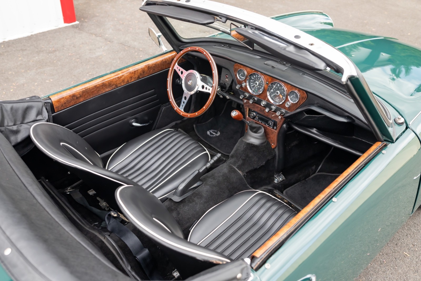 Triumph-Spitfire-1968-Convertible-10