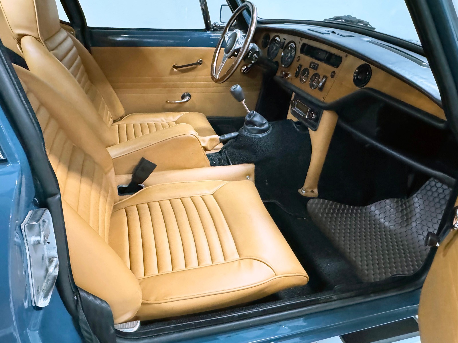 Triumph-Spitfire-1970-Fastback-29
