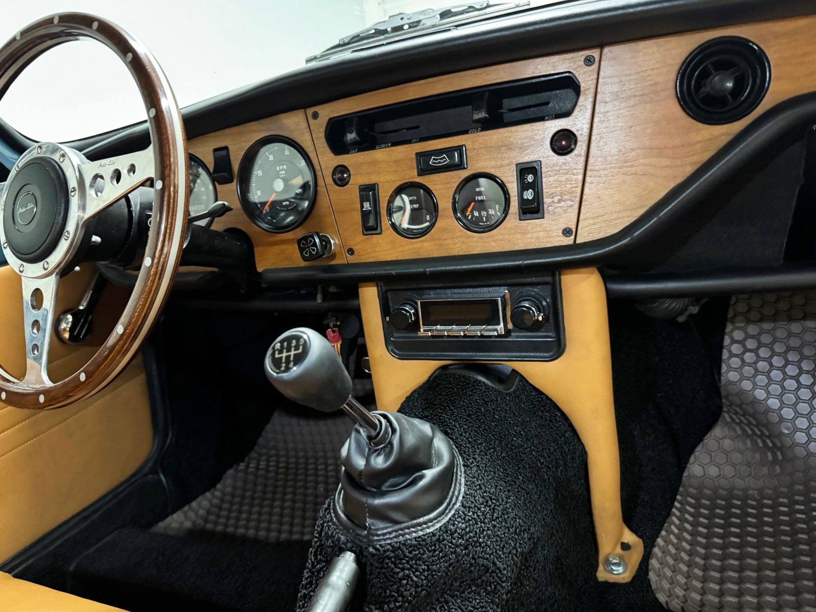 Triumph-Spitfire-1970-Fastback-33