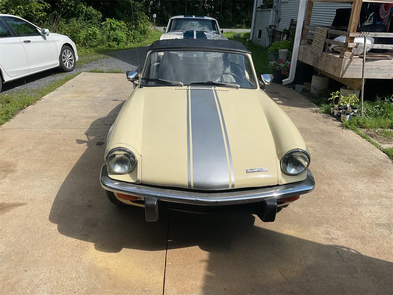 Triumph-Spitfire-1971-Light-yellow-Sliver-1