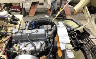 Triumph-Spitfire-1971-Light-yellow-Sliver-13