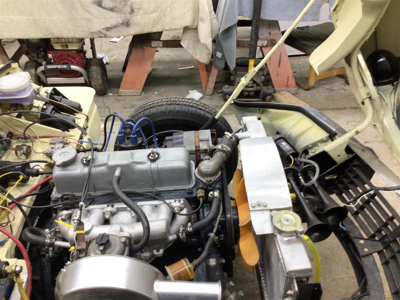 Triumph-Spitfire-1971-Light-yellow-Sliver-13
