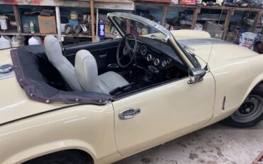 Triumph-Spitfire-1971-Light-yellow-Sliver-3