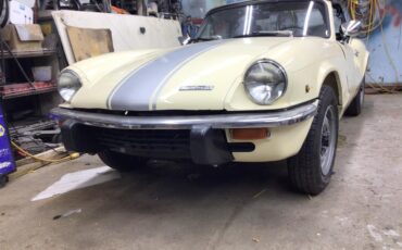 Triumph-Spitfire-1971-Light-yellow-Sliver