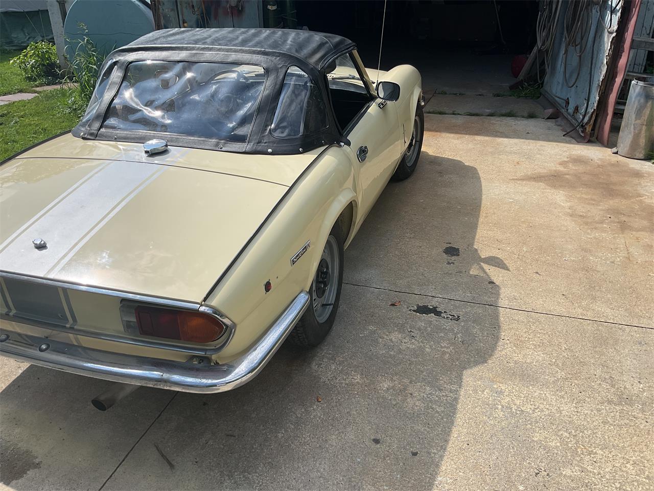 Triumph-Spitfire-1971-Light-yellow-Sliver-4