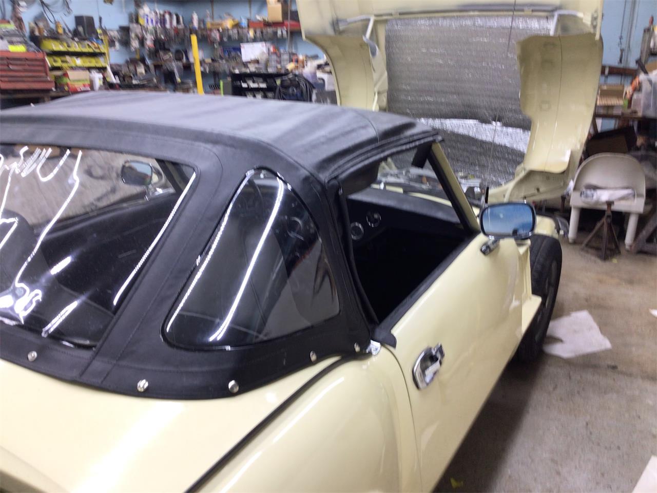 Triumph-Spitfire-1971-Light-yellow-Sliver-5