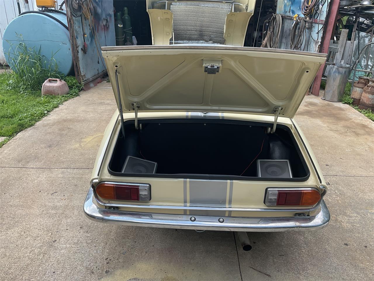 Triumph-Spitfire-1971-Light-yellow-Sliver-6