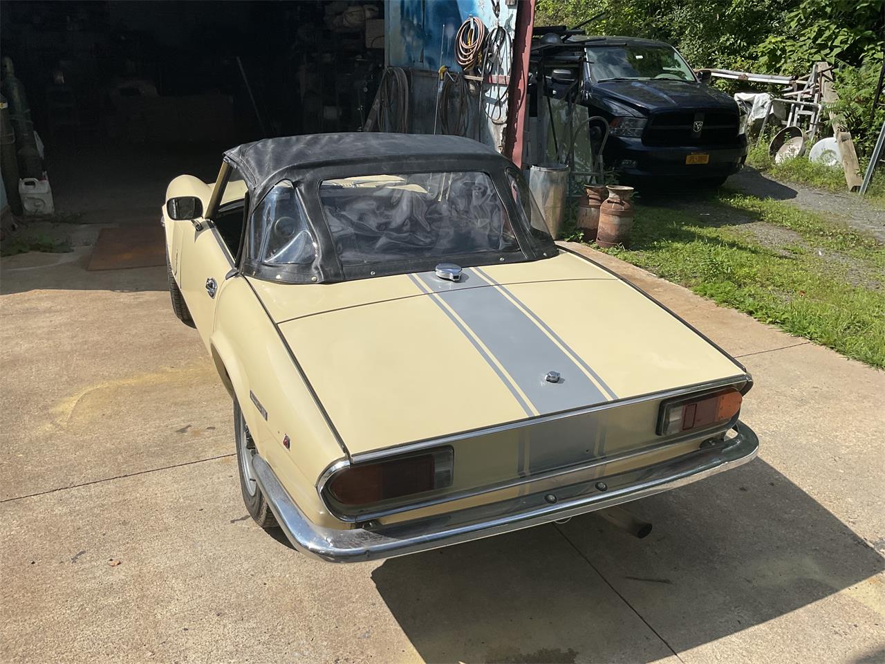 Triumph-Spitfire-1971-Light-yellow-Sliver-7