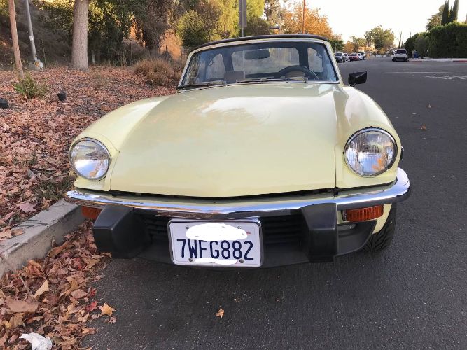 Triumph-Spitfire-1976-Yellow-2