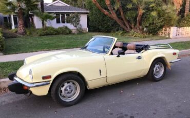 Triumph-Spitfire-1976-Yellow