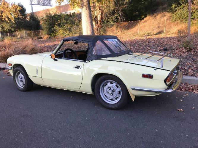 Triumph-Spitfire-1976-Yellow-4
