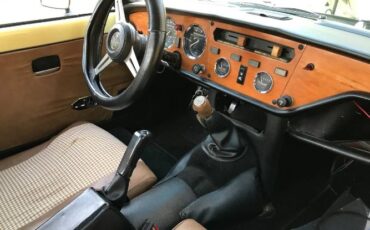 Triumph-Spitfire-1976-Yellow-7