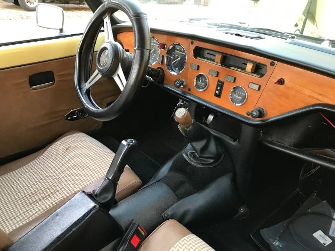 Triumph-Spitfire-1976-Yellow-7