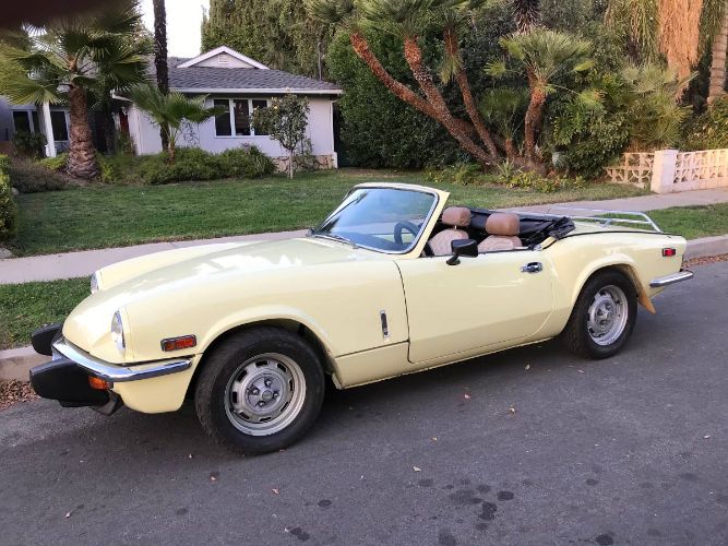Triumph-Spitfire-1976-Yellow