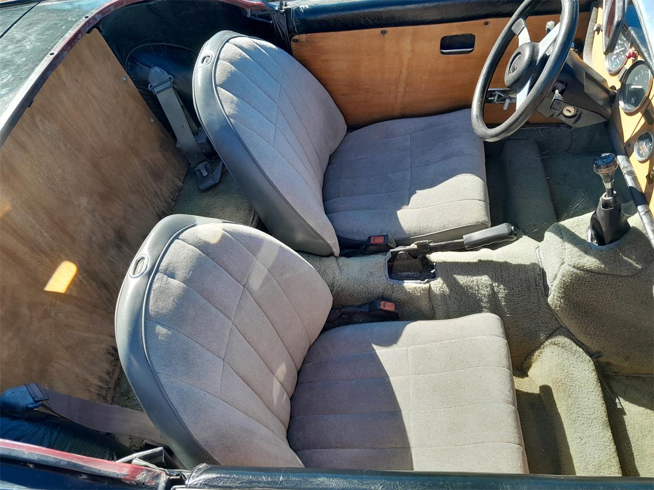 Triumph-Spitfire-1977-Black-Ray-with-wood-1