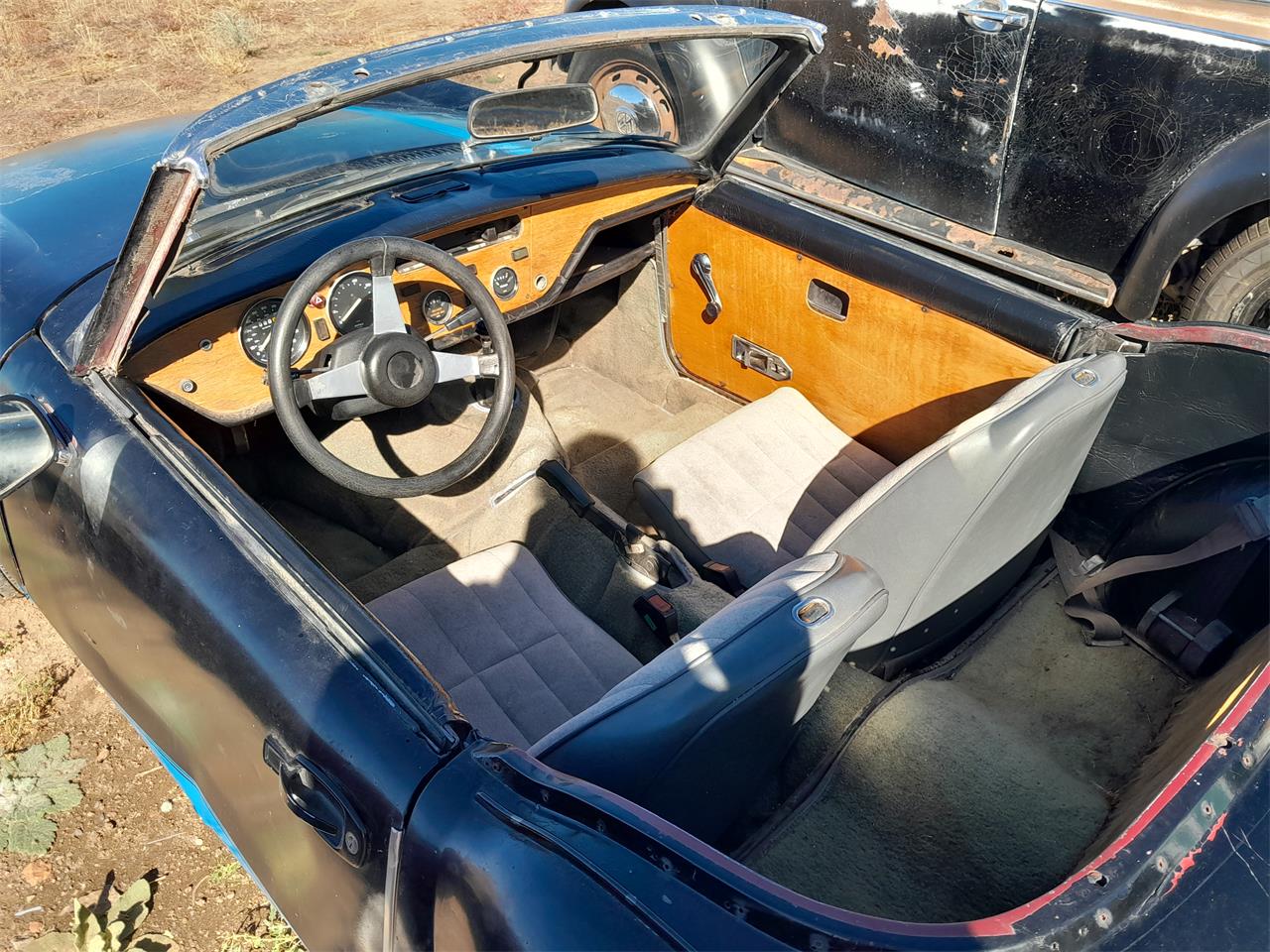 Triumph-Spitfire-1977-Black-Ray-with-wood-16