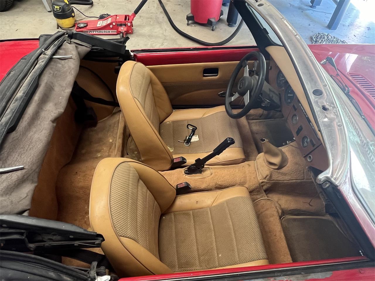 Triumph-Spitfire-1978-Red-Tan-5