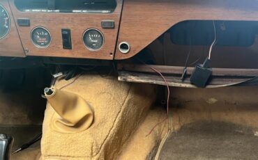 Triumph-Spitfire-1978-Red-Tan-7