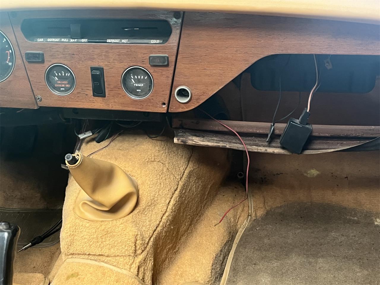 Triumph-Spitfire-1978-Red-Tan-7