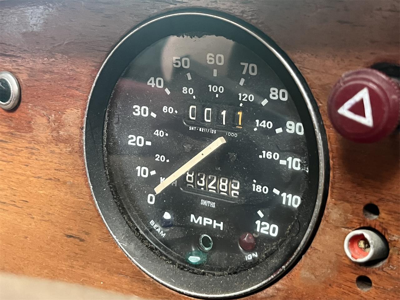 Triumph-Spitfire-1978-Red-Tan-9