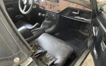 Triumph-Spitfire-1979-Dark-Green-Black-6