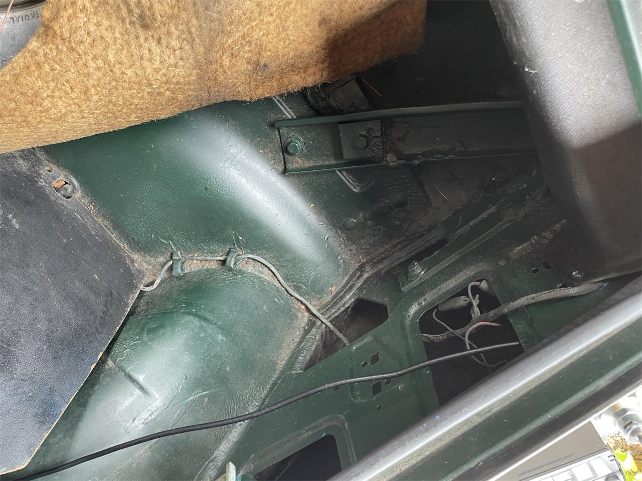 Triumph-Spitfire-1979-Dark-Green-Black-9