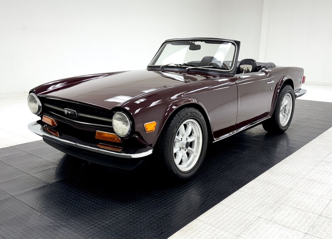 Triumph-TR-6-1972-Convertible-1