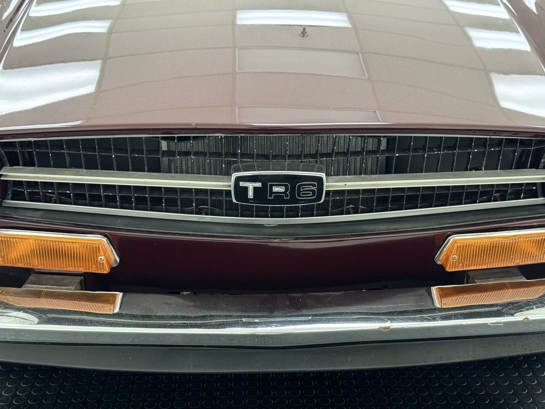 Triumph-TR-6-1972-Convertible-11