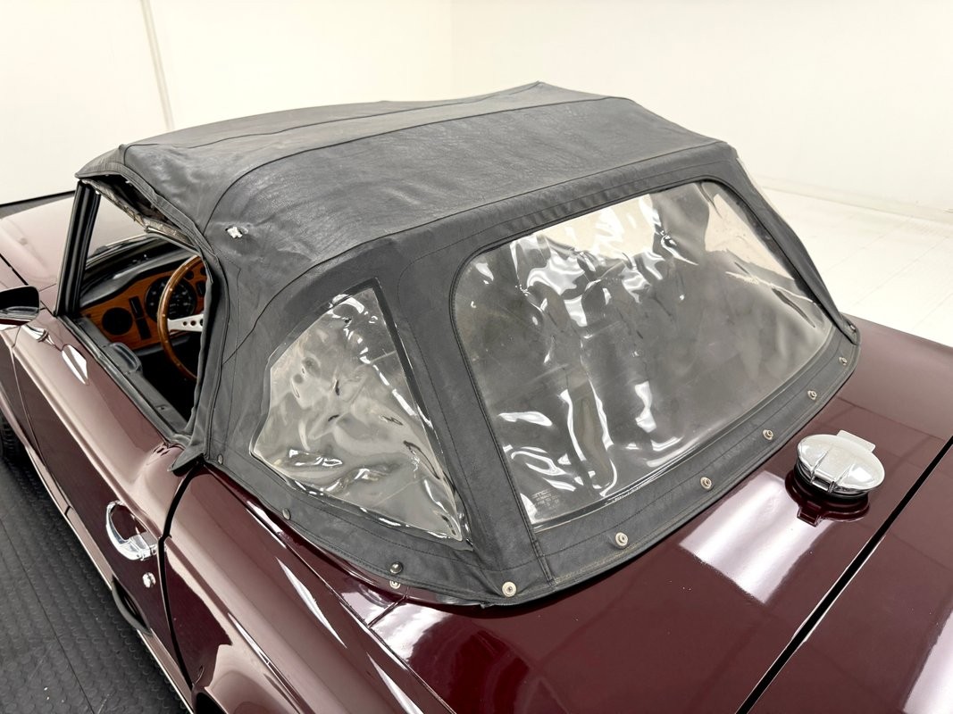 Triumph-TR-6-1972-Convertible-18