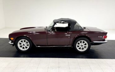 Triumph-TR-6-1972-Convertible-2