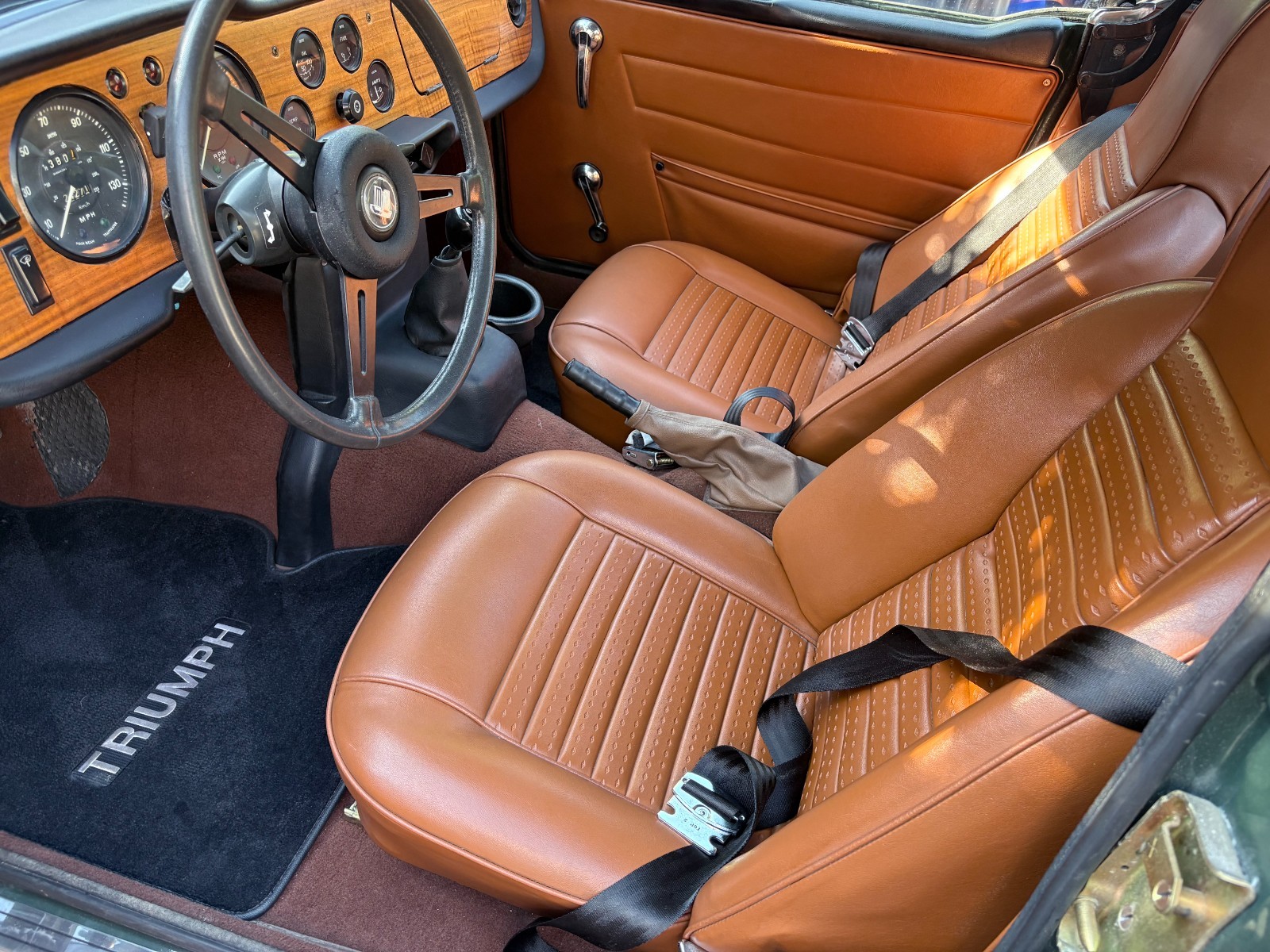 Triumph-TR-6-1972-Convertible-2