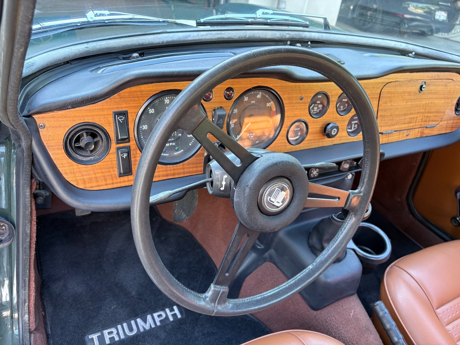 Triumph-TR-6-1972-Convertible-20