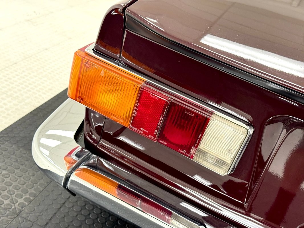 Triumph-TR-6-1972-Convertible-21