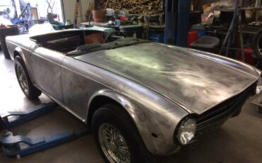 Triumph-TR-6-1972-Convertible-23
