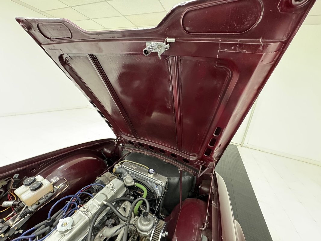 Triumph-TR-6-1972-Convertible-23